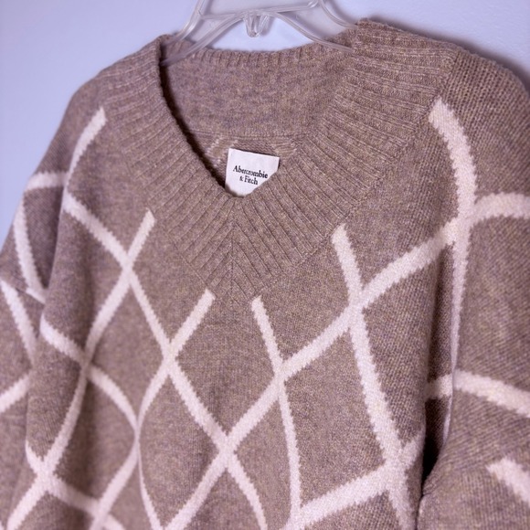 Abercrombie & Fitch Argyle V Neck Sweater Taupe White Women's XL Preppy Cozy - Picture 3 of 13